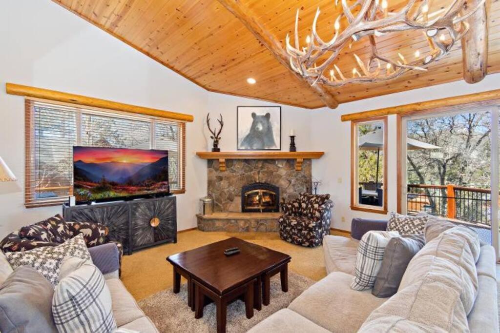 Custom Single Story Cabin With Jacuzzi Pool Table & Big Game Room With Arcade Games Big Bear Lake Kültér fotó