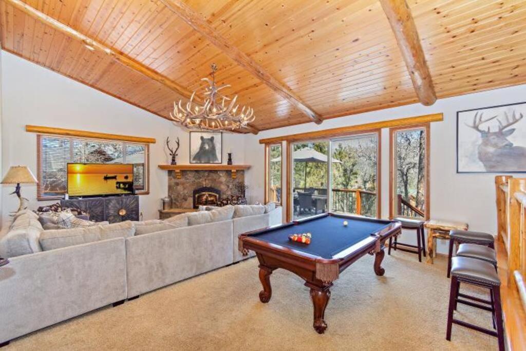 Custom Single Story Cabin With Jacuzzi Pool Table & Big Game Room With Arcade Games Big Bear Lake Kültér fotó