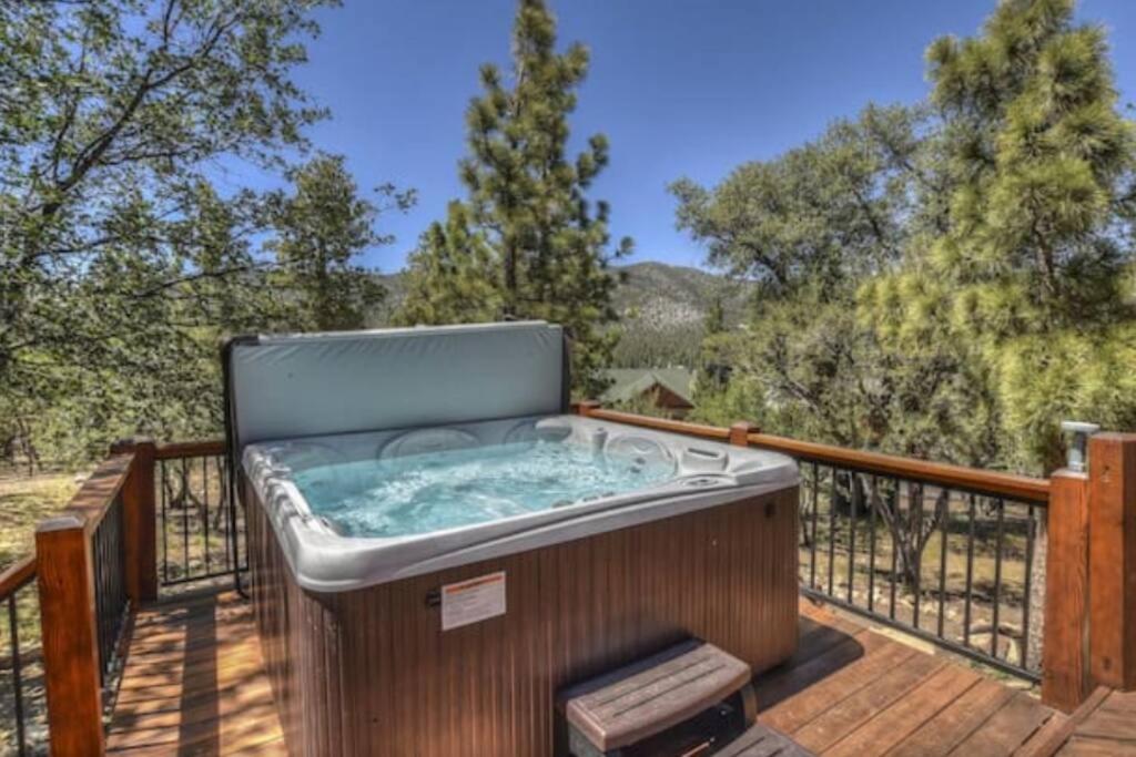 Custom Single Story Cabin With Jacuzzi Pool Table & Big Game Room With Arcade Games Big Bear Lake Kültér fotó