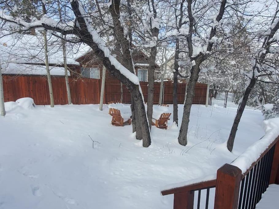 Custom Single Story Cabin With Jacuzzi Pool Table & Big Game Room With Arcade Games Big Bear Lake Kültér fotó